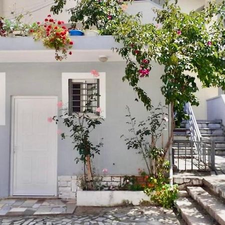 Olti'S Beach House Sarandë Eksteriør billede